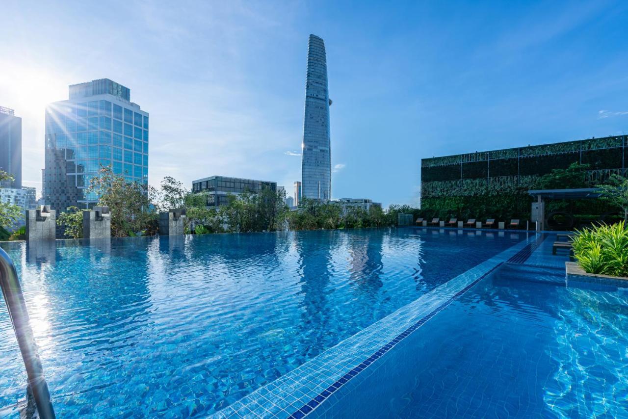Fusion Original Saigon Centre Hotel Ho Chi Minh City Bagian luar foto Landmark 81 rooftop pool