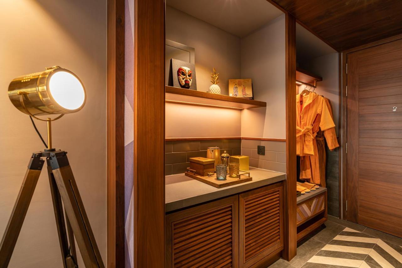 Fusion Original Saigon Centre Hotel Ho Chi Minh City Bagian luar foto A bathroom in a hotel